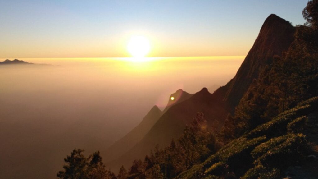 Munnar sunrise viewpoint from Lockhart Gap hills